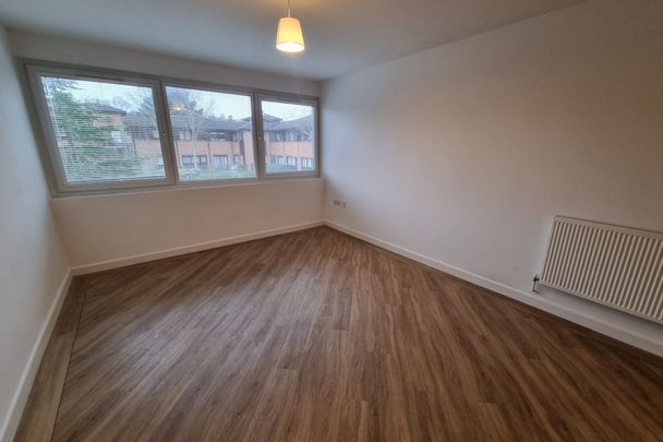 Wickham Road, FAREHAM - Photo 1