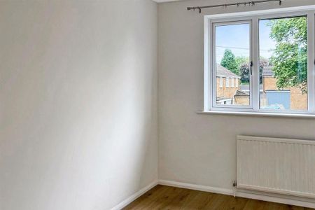 3 bedroom end of terrace house to rent - Photo 2