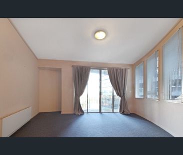 Primate Location Opposite Albert Park Lake! - Photo 4