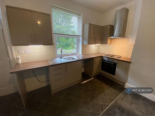 2 bedroom end of terrace house to rent - Photo 1