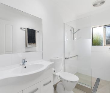 SPACIOUS CITY FRINGE TOWNHOUSE, IN SOUGHT AFTER LOCATION! - Photo 2