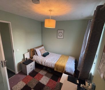 Maxey Close - Photo 2