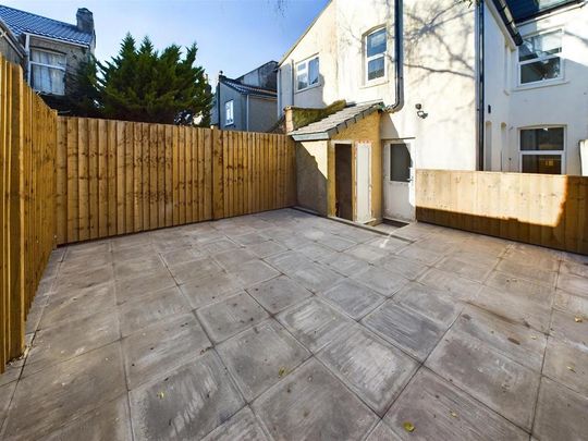 6 bedroom house to rent - Photo 1