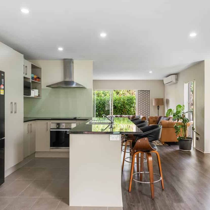 Spatiouse 4 bedroom with 2 bathroom and separate guest toilet - Photo 1