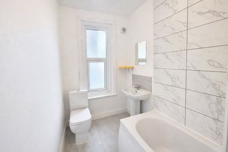 Bitterne Village - Photo 5