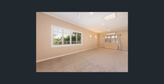 Spacious Family Living in Prime Location!! - Photo 1