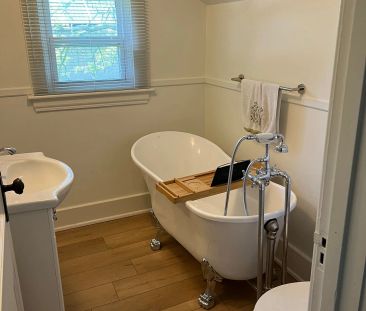 Detached Home For Lease | W9256844 - Photo 6