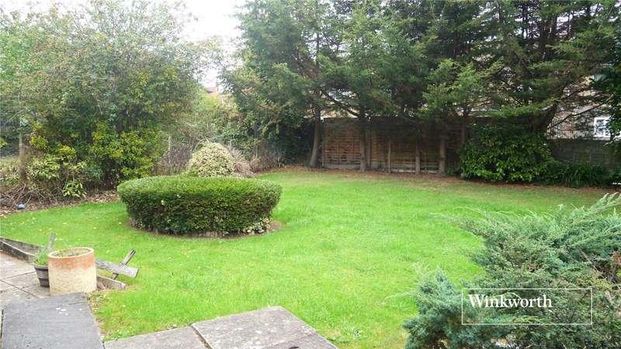 Armstrong Crescent, New Barnet, EN4 - Photo 1