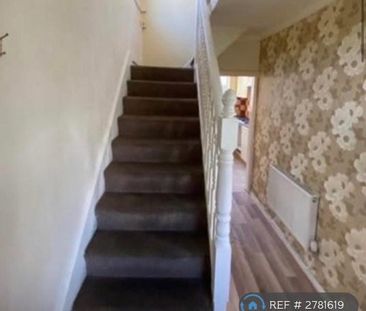 3 bedroom semi-detached house to rent - Photo 6