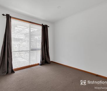 Heir To The Throne! - Photo 1