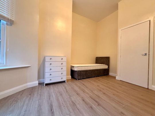 1, 64 University Street, Belfast, BT7 1HB - Photo 1