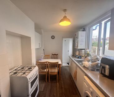 4 bedroom terraced house to rent - Photo 5