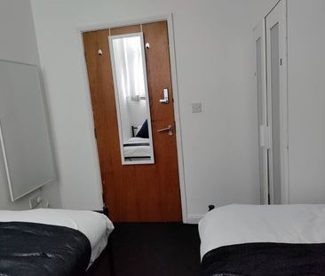 3 Bed Flat, The Study, M6 - Photo 1