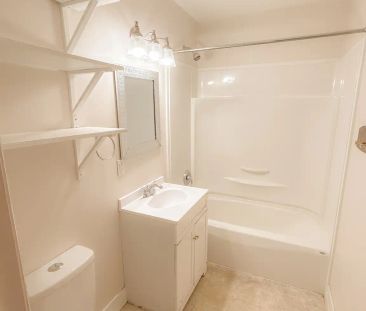 2712 Sinton Avenue — 2 Bedroom - Photo 3