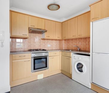 1 bedroom Flat To Let - Photo 1