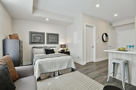 16 Champagne Avenue South - 202 - Photo 3