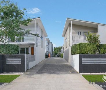 Modern 3-Bedroom Townhouse in Prime Bulimba, Special Rent Incentive... - Photo 5