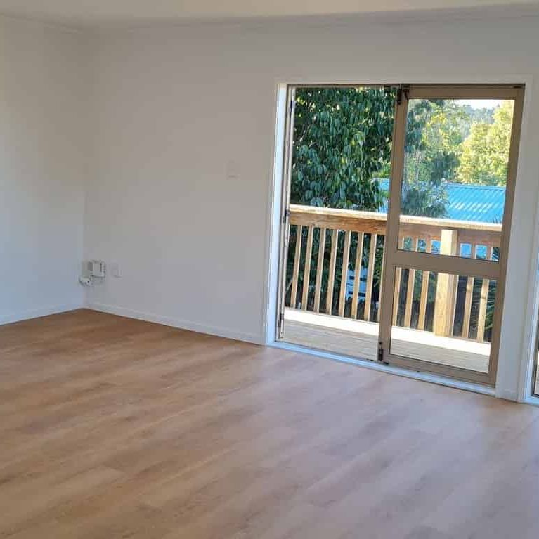 Newly Renovated, Private, Sunny, 3 bedroom! - Photo 1