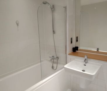 1 Bed Flat, Salford, M5 - Photo 3