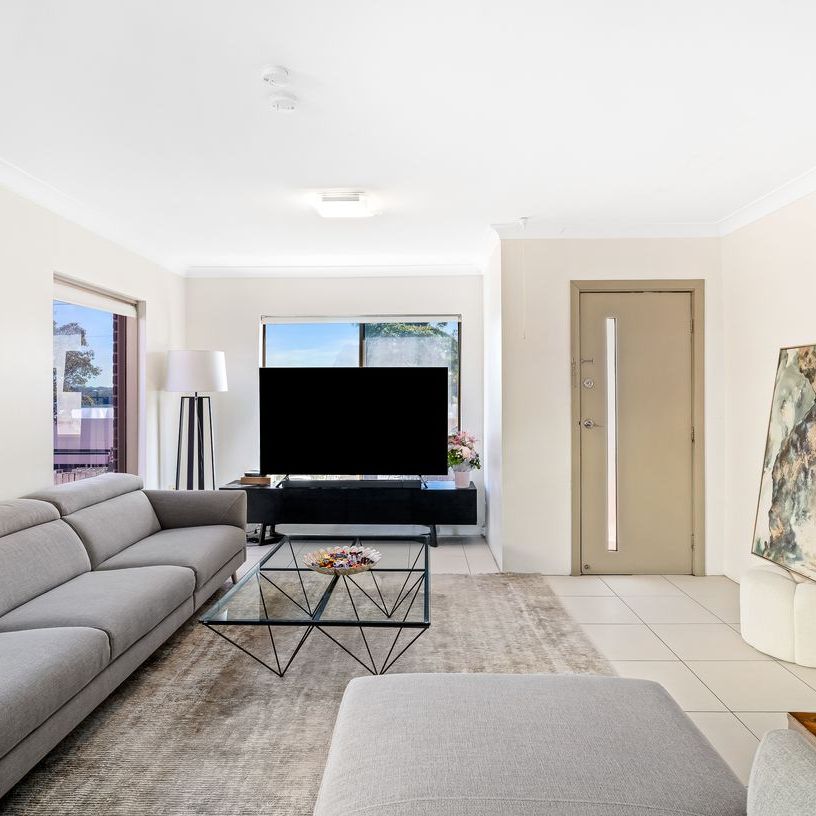 Spacious Family Home in a Sought-After Sans Souci Location - Photo 1