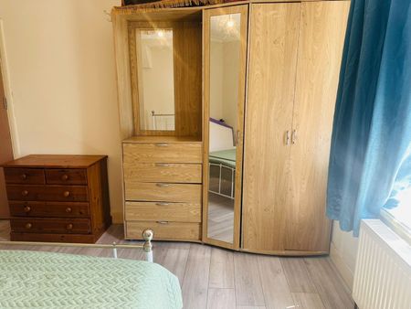 Room in a Shared House, Eastern Avenue, IG4 - Photo 4