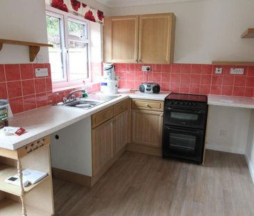 2 bedroom semi-detached house to rent - Photo 5