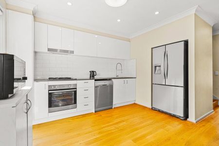 Modern 3-Bedroom Townhouse in Prime Glenfield Location - Photo 3