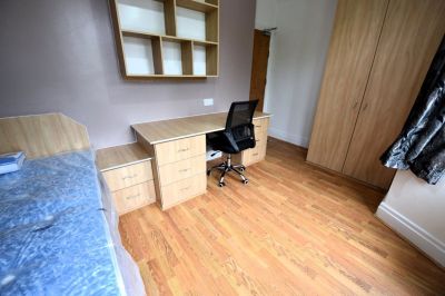 3 bedroom Flat in St Annes Road, Leeds - Photo 3