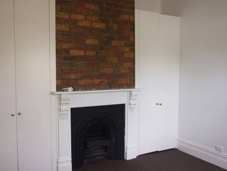Single Fronted Cottage in Cosmopolitan Location - Photo 5