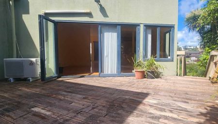 Spacious 5-Bedroom Family Home in the Heart of Hillsborough! - Photo 5