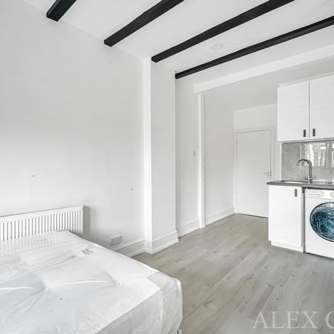 Studio to rent - Photo 1