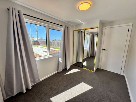 Sunny & Spacious Living in a Convenient Location - Photo 3