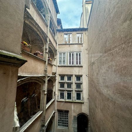 T1 - VIEUX LYON en bord de Saone - Photo 4