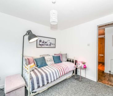 3 bedroom flat to rent - Photo 5