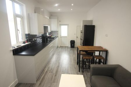 1 bedroom in a house share to rent - Photo 2