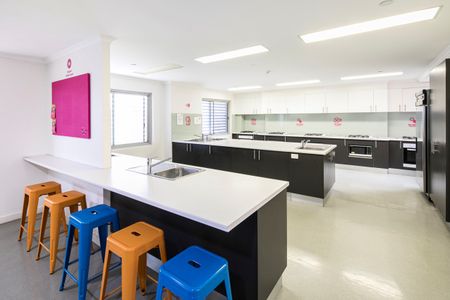 STUDENT ACCOMMODATION - FULLY FURNISHED STUDIO APARTMENTS , ALL BILLS INCLUDED - Photo 5