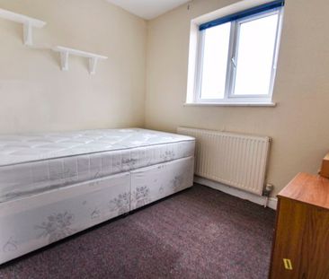 A Four Bedroom Detached House in Winton!! - Photo 1