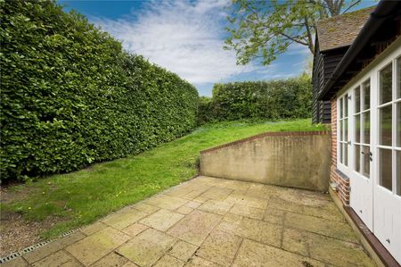 A beautifully presented three double bedroom semi detached cottage located in the sought after area of Shamley Green. - Photo 3