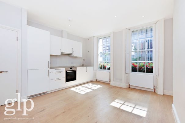 Flat, Ganton Street, Soho, W1F - Photo 1