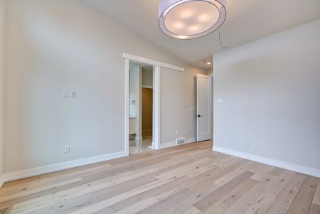 4 Bedroom Stunning Duplex For Rent In Parkdale. - Photo 5