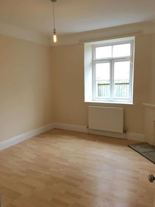 Charming Semi-Detached 2-Bedroom Bungalow for Long-Term Let Boasting a private garden with countryside views, off-road parking, gas central heating, and an invi - Photo 1