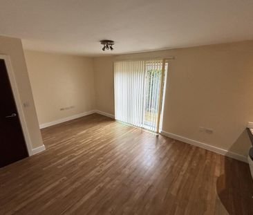 2 bedroom flat - ground floor to rent - Photo 2