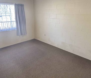 Tidy 1 Bedroom - Photo 2