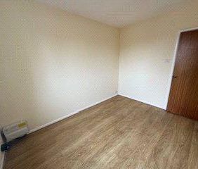 3 bedroom flat to rent - Photo 6