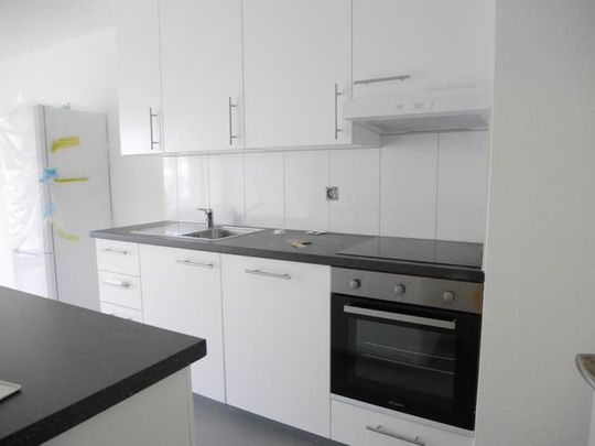 "Schöne, grosszügige 3.5-Zimmerwohnung mit Gartensitzplatz!" - Photo 1