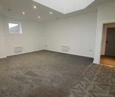 Flat to rent on - Photo 2