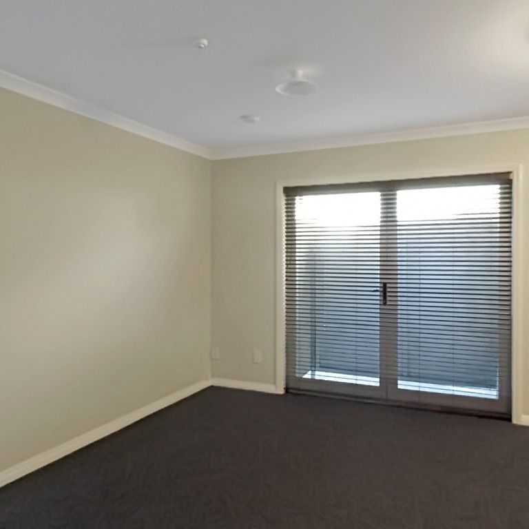 Spacious 2-Bedroom Unit in Onehunga - Photo 1