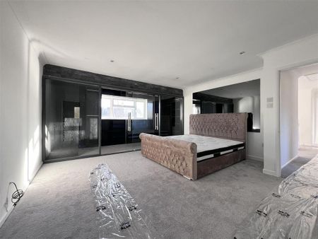 4 bedroom detached house to rent - Photo 2