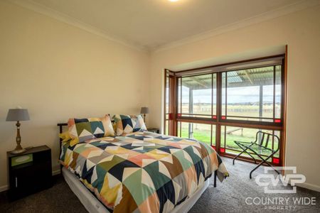 Rural living, Close to town. - Photo 5