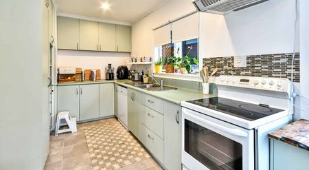 Waterfront Views! - Photo 3